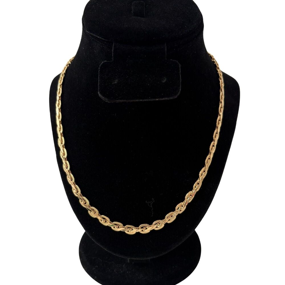 1990 Vintage Avon Opulent Chain Goldtone Necklace - NIB